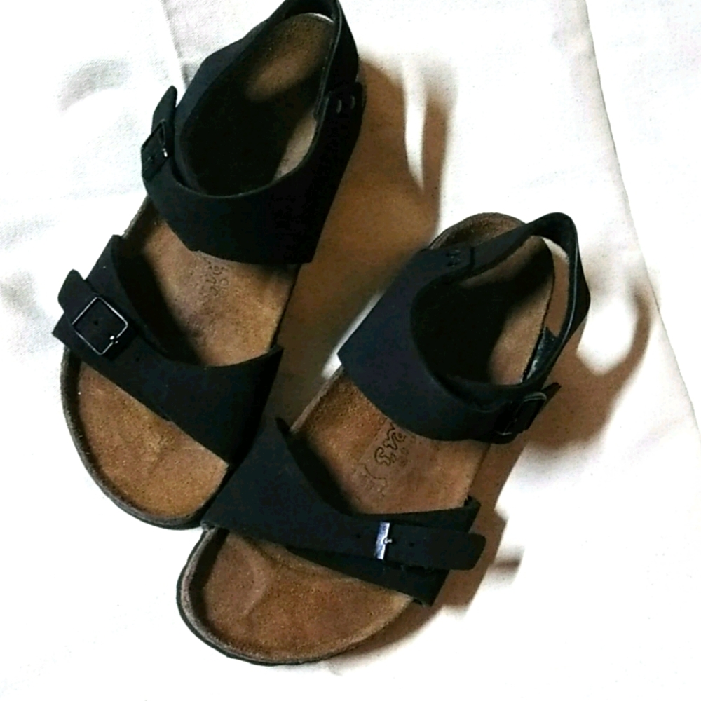 Black birkis
